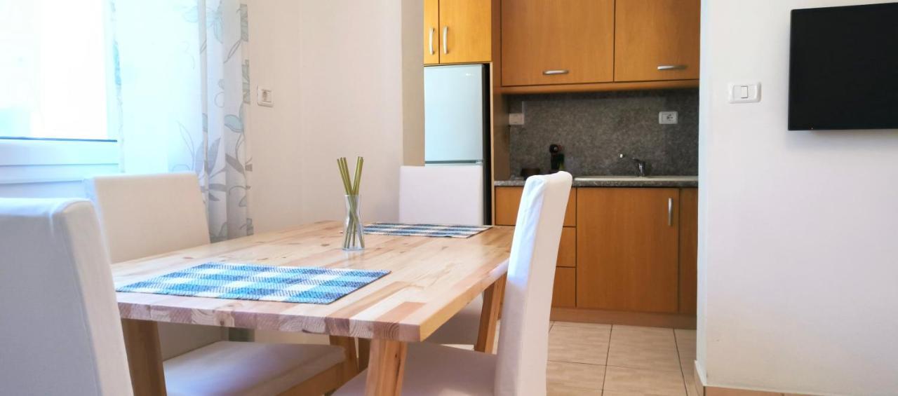 Central Apartment, Fully Equipped Himare Exteriör bild