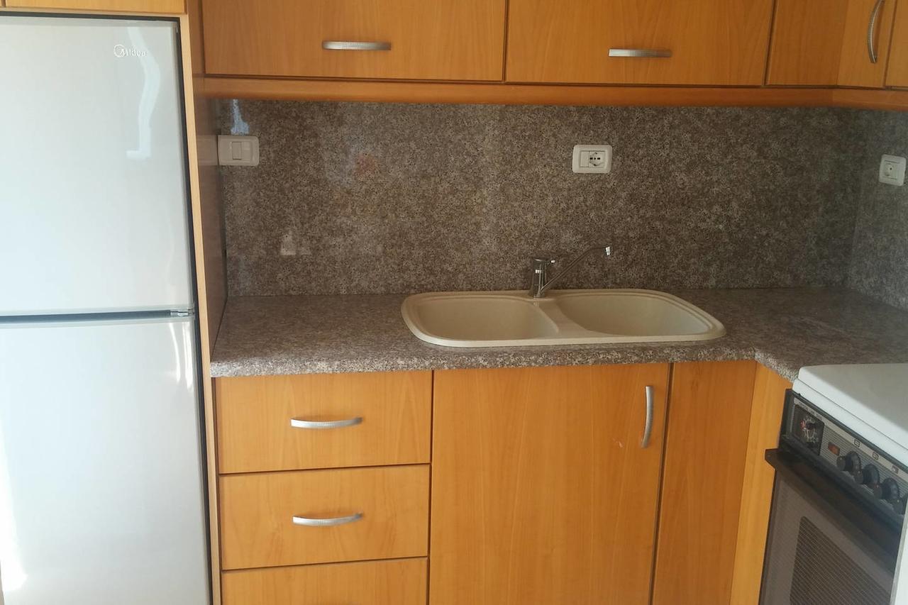Central Apartment, Fully Equipped Himare Exteriör bild